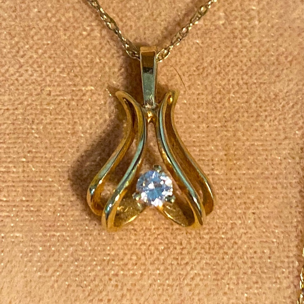 Women’s 14k Gold Vintage Necklace with Gold and Diamond Pendant